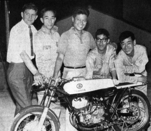 RA97 et le Team Yamaha avec Hasegawa en 1964
